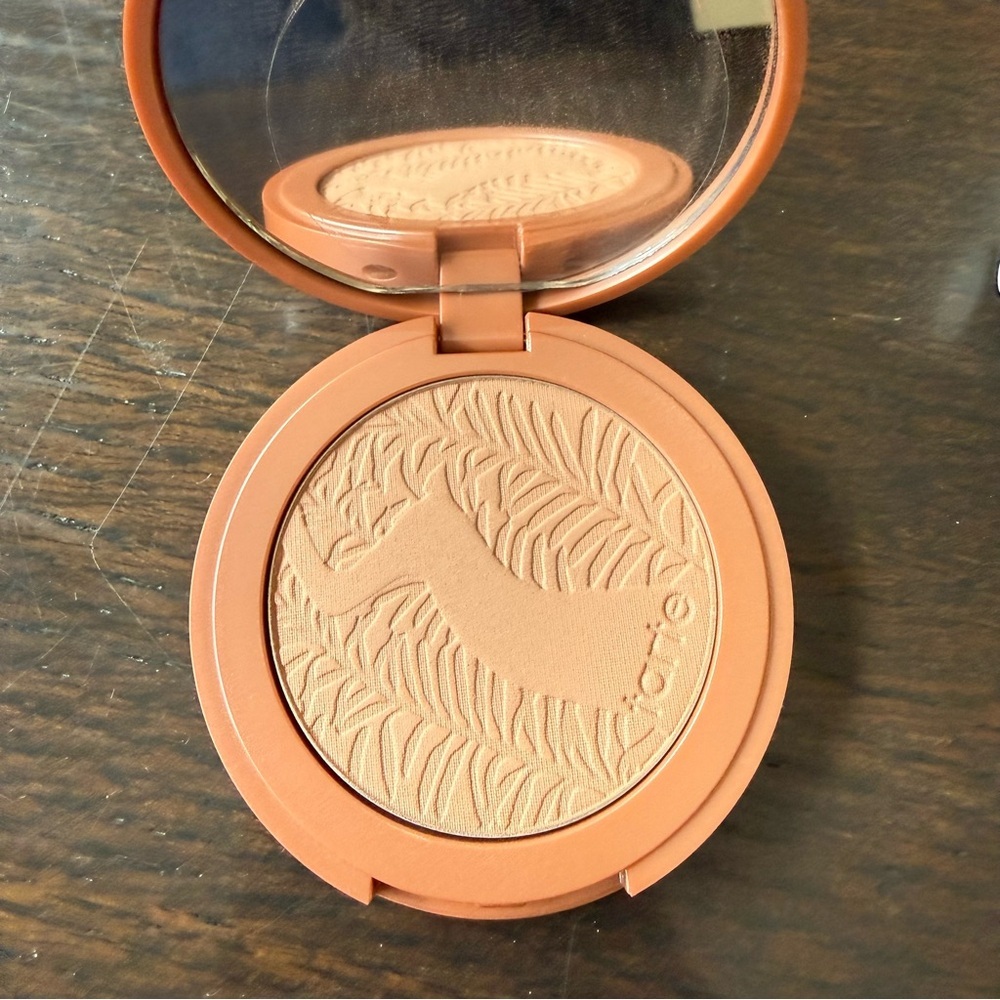 Make up Bundle Tarte Blush, Halo, Lancer, Ciate, Urban Skin RX, Defiance Beauty - Picture 4 of 16
